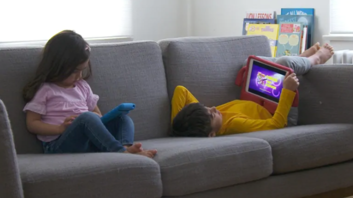 During the first wave of the pandemic, kids spent an average of 6 hours/day in front of screens. We'll talk to a co-author of a new @WesternU study who broke down the numbers. @developingbrai1's Emma Deurden joins us at 6:36. #ldnont @westernuEdu READ: ncbi.nlm.nih.gov/pmc/articles/P…