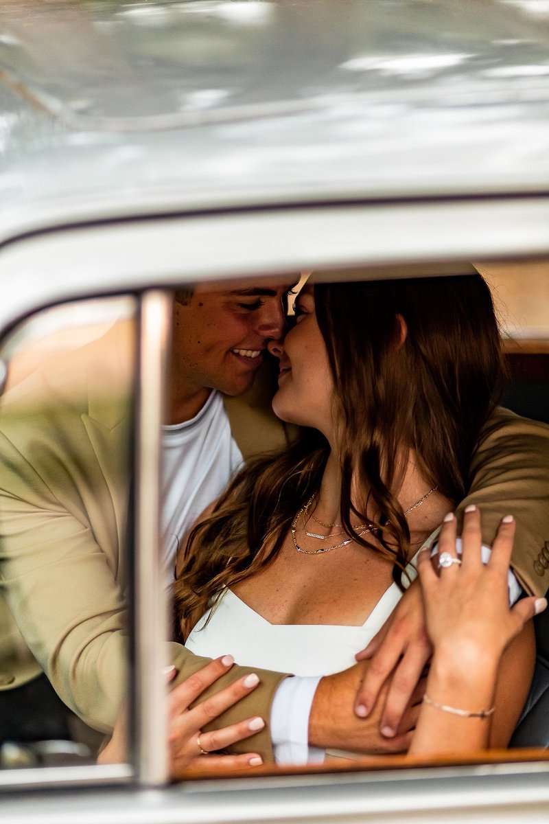 _HellllllOThere's tweet photo. Recent engagement session I did ✨💛 https://t.co/SkfkaGWUIv