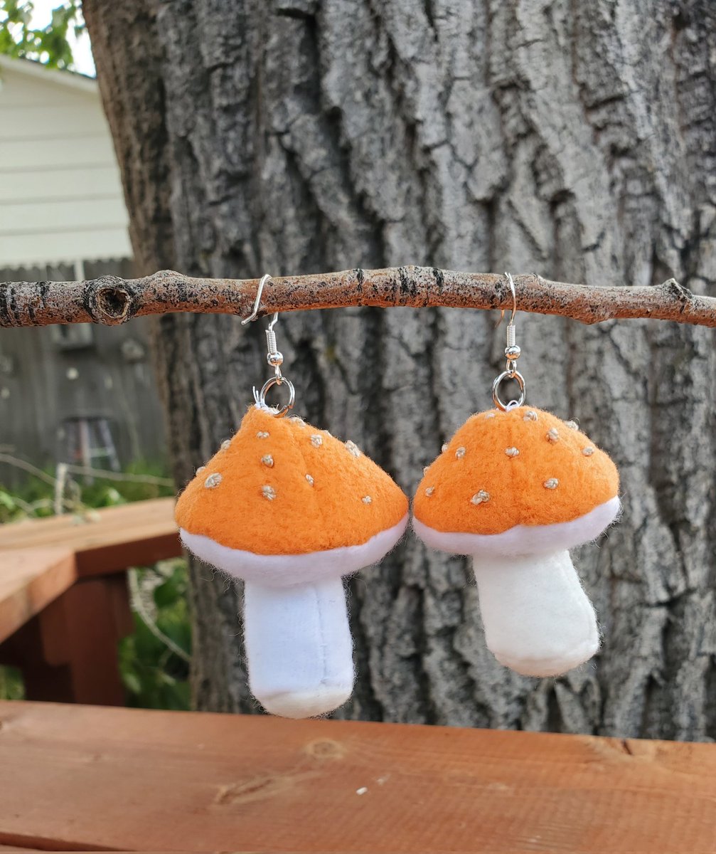 It's fungus Friday Cactus Flowers!! Get your pair of mushroom earrings for 25% off when you use coupon code SPOOKY21!! Add these adorable fungus accessories to your #cottagecore wardrobe 🍄🍄🍄
🍄 grumpycactus.bigcartel.com