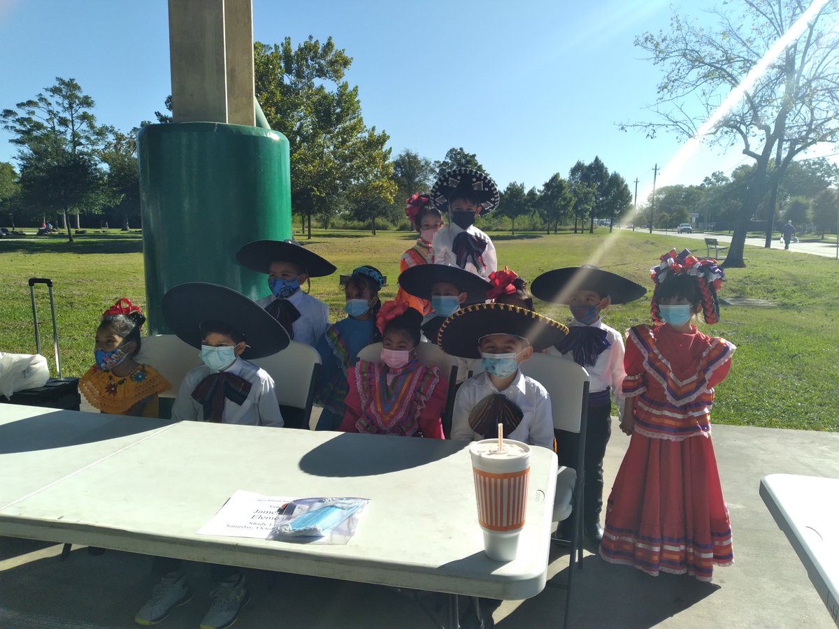 BerryWraparound's tweet image. I want to give a huge shout out to Mrs. Puente in Kindergarten.  She volunteered to help Berry ES represent at the Jensen Jubilee this past Saturday.  The kids from her class were dressed up.  @BerryPto @JamesBerryHISD @robertozamora @HISD_Wraparound