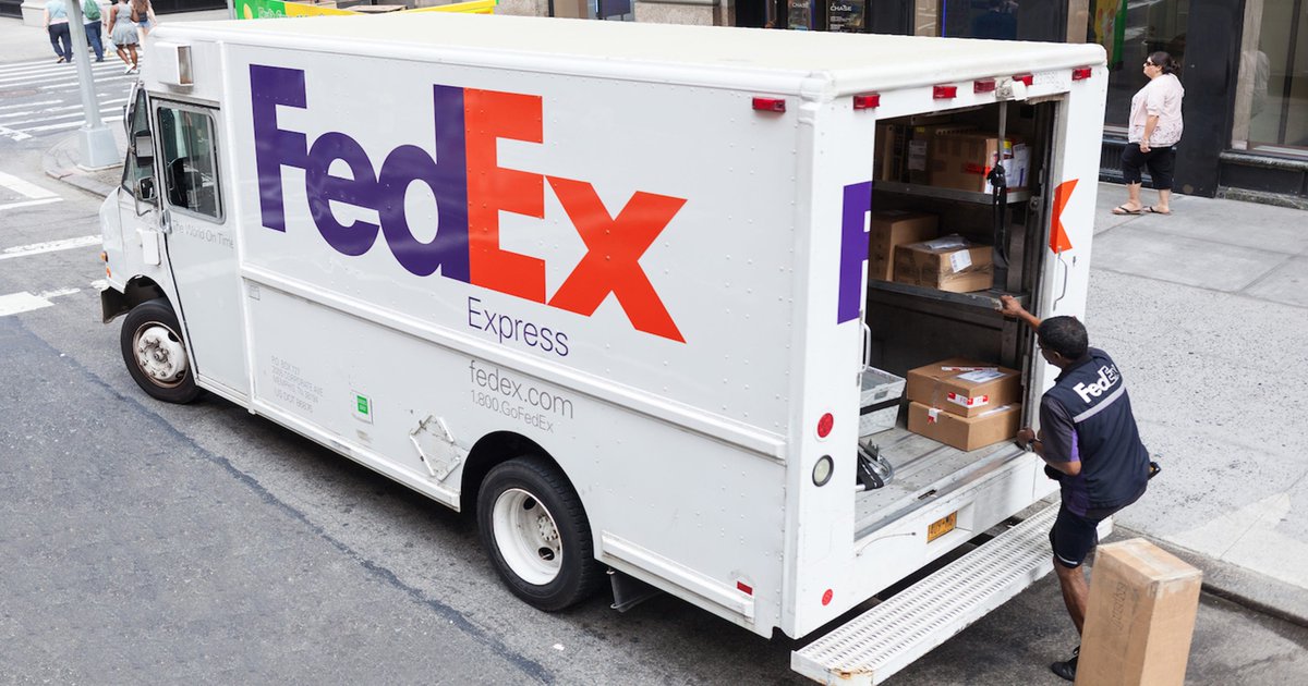 Did you know that in 2018, FedEx revealed that it was responsible for transporting a newly restored Tyrannosaurus Rex from Ontario, all the way to the Smithsonian’s National Museum of History?

Pretty cool! Does anyone have any odd transportation stories to share?👇