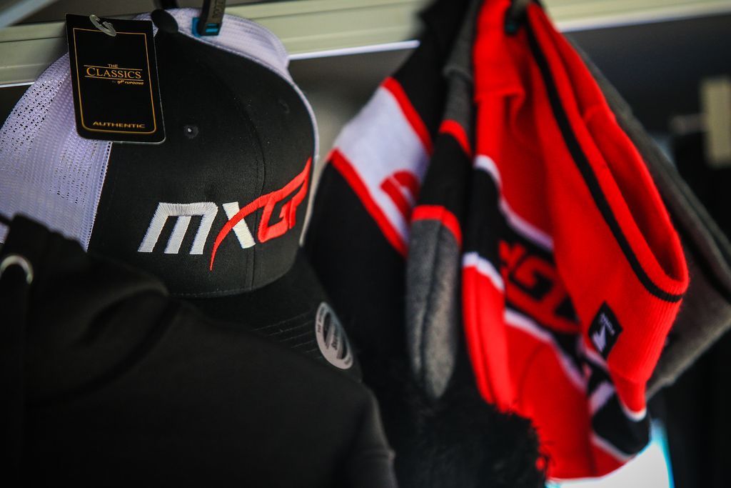 mxgp's tweet photo. Don't forget that at every GP you can get your hands on the latest MXGP merch at our MXGP Store 🛍Show your support by picking up some cool pieces from the 2021 collection!🧢👚  

If you're not at the races, you can also shop online➡️ https://t.co/cWcJhinhrm

#MXGPStore #MXGP https://t.co/O4b12H3Bp5