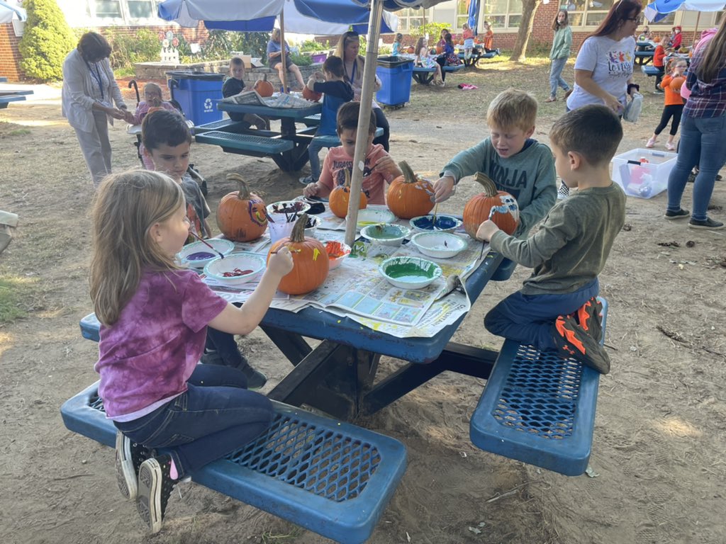Pumpkin Patch 🎃 thank you PTA! <a href="/BayviewParents/">Bayview Parents</a> <a href="/MiddletownEA/">MTEA</a> <a href="/BayviewESchool/">Bayview Elementary</a>