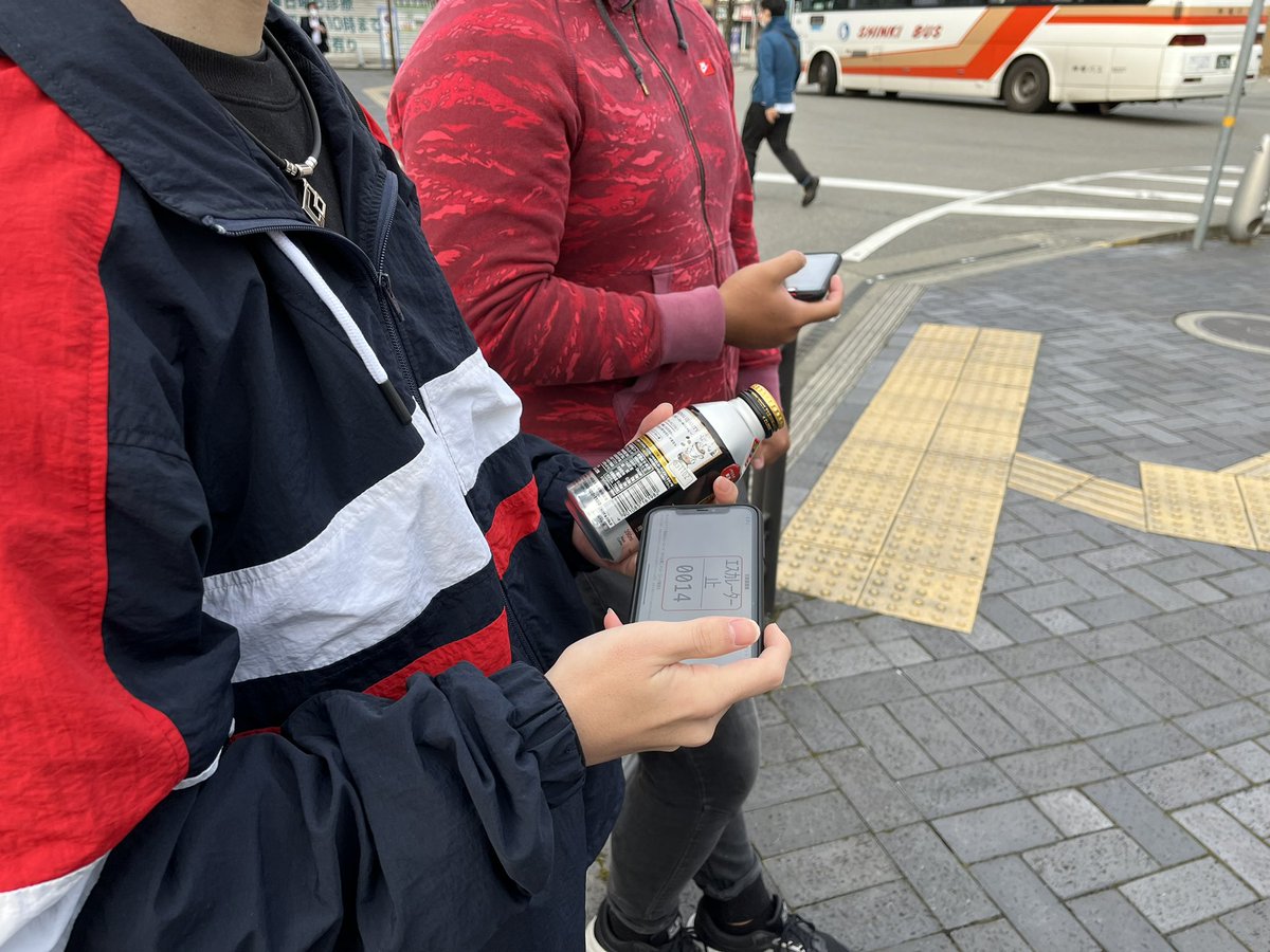 HyogoUNIVstep's tweet photo. 東加古川駅での階段利用利用実態調査。
早朝、寒い中、学��は頑張りました。
#兵庫大学#階段#東加古川駅#ナッジ https://t.co/YlD2GjTjdS
