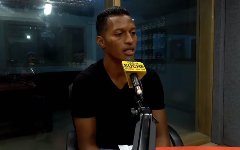 sucrenoticiasec's tweet photo. Jhon Narváez🇪🇨 sobre la defensa de #Emelec:
"Parecía que habían mejorado, en la Sudamericana tuvieron muchos inconvenientes en la defensa, esperemos que mejoren, uno siempre va a enviarle las mejores vibras a los ex compañeros"
#ControlDeportivo
#LaMarcaDeportiva https://t.co/23GTp9zdxM