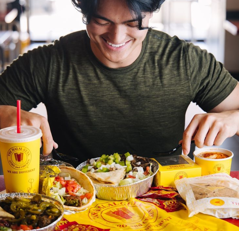 HalalGuys's tweet photo. We already know what our cheat day meal is 💪🏼

#CheatDayMeal #Gains #MealPlans #AlltheFood https://t.co/99G9Lf21ps