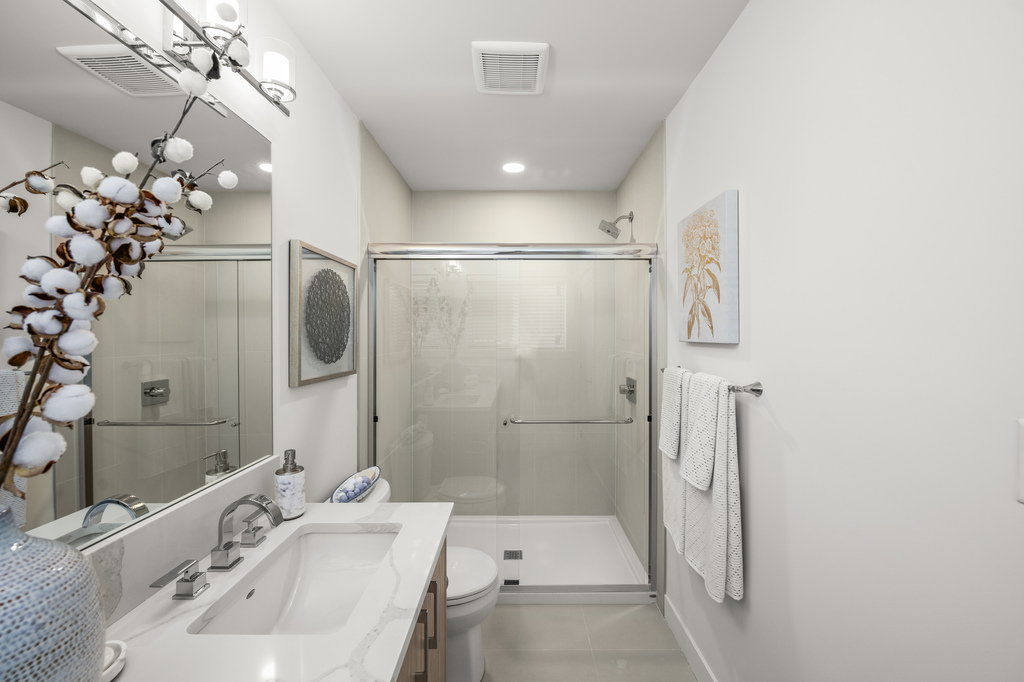 GableCraftHomes's tweet photo. Getting ready has never been easier, or more luxurious 😍  

📍Carlisle
A finalist in the Best Contemporary Bathroom category for the CARE Awards, presented by VRBA. 

#GableCraftHomes #CAREAwards #BathroomDecor https://t.co/pXJnC97eOv