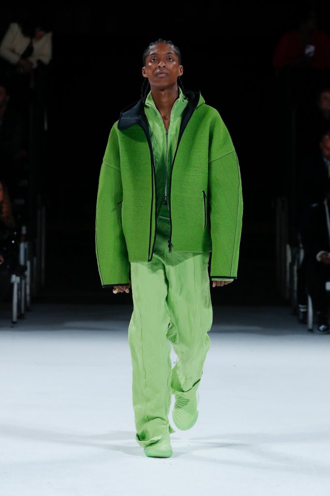 6ohnson's tweet photo. Me for #BottegaVeneta last night 💚 https://t.co/WZQ3uAEtnU
