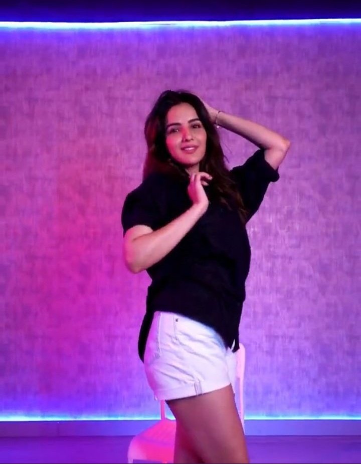 Jasmin Bhasin Official tweet media