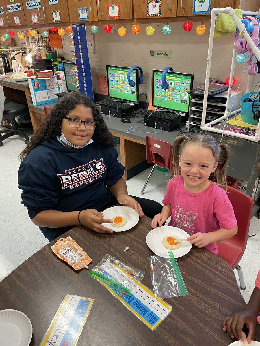Fall Fun with our BUDS! Pumpkin cookie decorating, pumpkin gutting, water color leaves, and leaf rubbings!  <a href="/jagsofjefferson/">Jefferson Elementary</a> <a href="/wfisdearlylearn/">WFISD Early Learning</a> <a href="/WFISDschools/">Wichita Falls ISD</a> @iAmerica811 <a href="/janeannbru/">Jane Ann Bruner</a> <a href="/strongerinateam/">Travis Armstrong, Ed.D.</a>