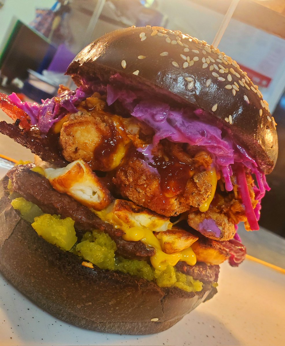 leopardjoules's tweet photo. Limited Edition #Halloween burger

Frankensteins monster!

Pickle relish, cheesey patty, haloumi, leopard fried chicken, 12 hour pulled pork, candied bacon,  house slaw and @sauceshop bbq sauce served in a charcoal bun https://t.co/6yknIbtGQY