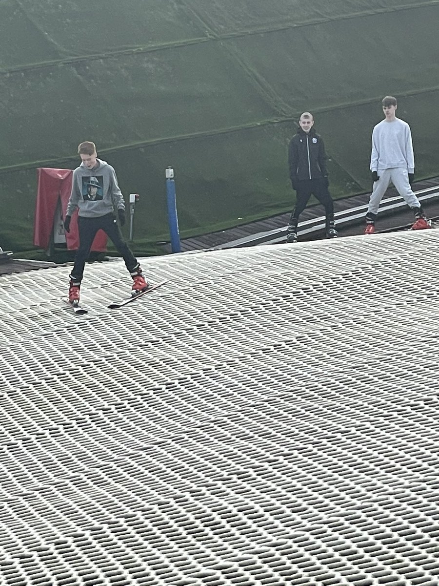 StPaulsPhysEd's tweet photo. Ski lessons are back!! ⛷🎿 #DevelopingOurSkills https://t.co/8WoIcqjBaY