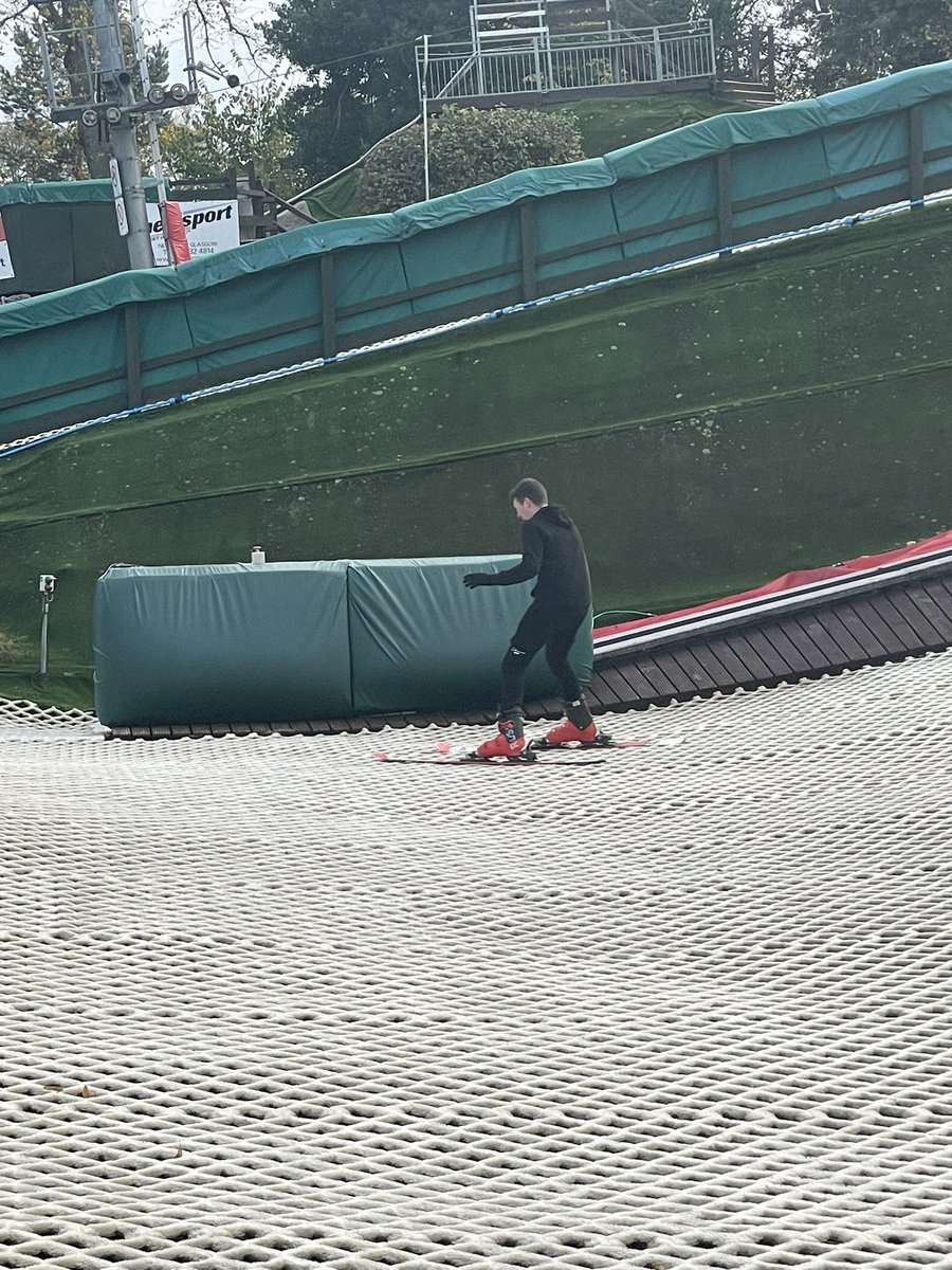 StPaulsPhysEd's tweet photo. Ski lessons are back!! ⛷🎿 #DevelopingOurSkills https://t.co/8WoIcqjBaY