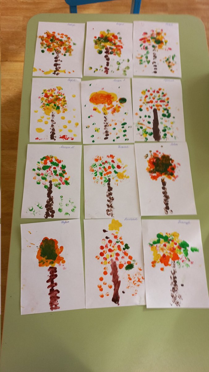 Осенние деревья нарисованы с помощью нетрадиционной техники-рисование пальчиками. Такие занятия развивают воображение,  фантазию,  прививают любовь к красоте родной природы в осеннее время.