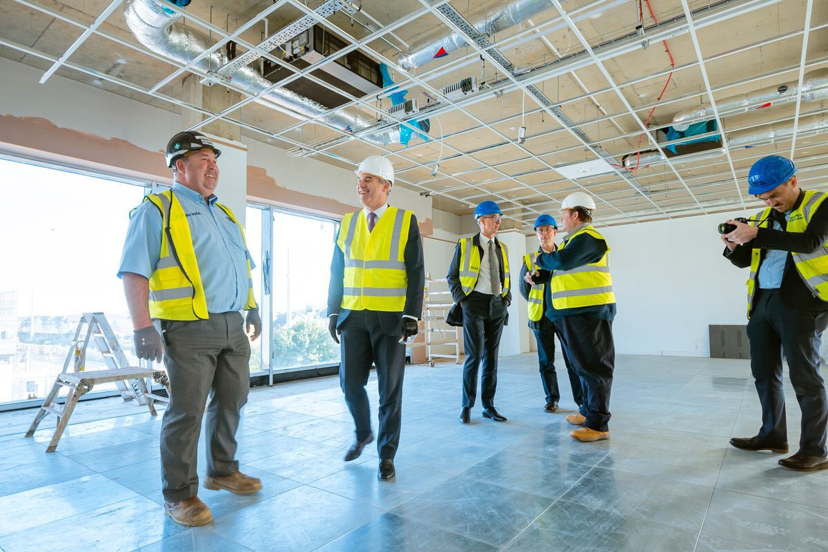 bandkbuild's tweet image. More pictures from yesterdays visit of the Chancellor of the Duchy of Lancaster &amp;amp; MP @SteveBarclay to our #bandkWM site @flettonquays #Peterborough He was joined by @Cllrfitzgerald and Nick Davy of the @UKGovPropAgency