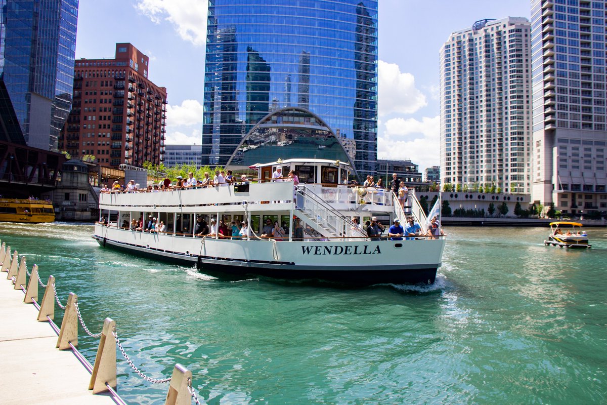 Its hard to believe we are entering the second-to-last weekend of Riverwalk Architecture Tours. Departing from the <a href="/ChiRiverwalk/">Chicago Riverwalk</a> between Clark and Lasalle, these 45 minute tours are perfect for families, or those with a packed Windy City agenda. Book here; wendellaboats.com/Boat-Tours/45-…