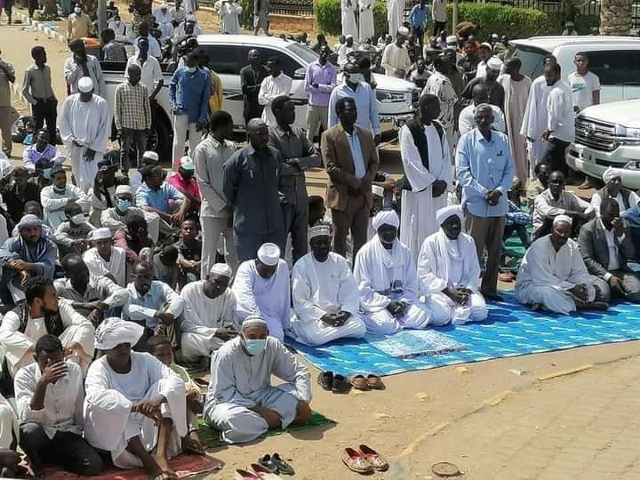 وم زال اعتصام القصر متماسك صور من صلاه الجمعة 22 أكتوبر  في الاعتصام  بحضور مناوي وجبريل 

اعتصام 16 أكتوبر 

#تفاصيل أوفى بعد قليل✌✌✌