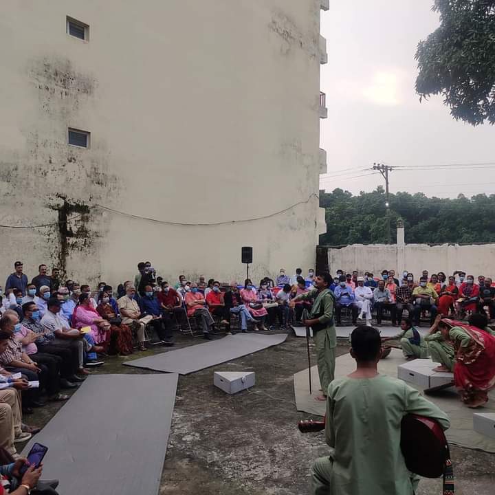 ShilpeeeTheatre's tweet photo. शिल्पी थिएटरको नाट्य यात्राको पहिलो मन्चन मुक्त रङ्गमन्च "ठुला माछा साना माछा" विराटनगरमा सफल रह्यो। कवि, लेखक, पत्रकार, राजनीतिक ब्यक्तित्वहरू सहितको उपस्थितिले नाट्य टोलीलाई हौसला मिलेकोछ । 
स्थानिय संयोजक @NSCollective  परिवार प्रति आभार।आगामी दिनमा हाम्रो सहकार्य अझै बढ्नेछ । https://t.co/2Wpm9ENK7g