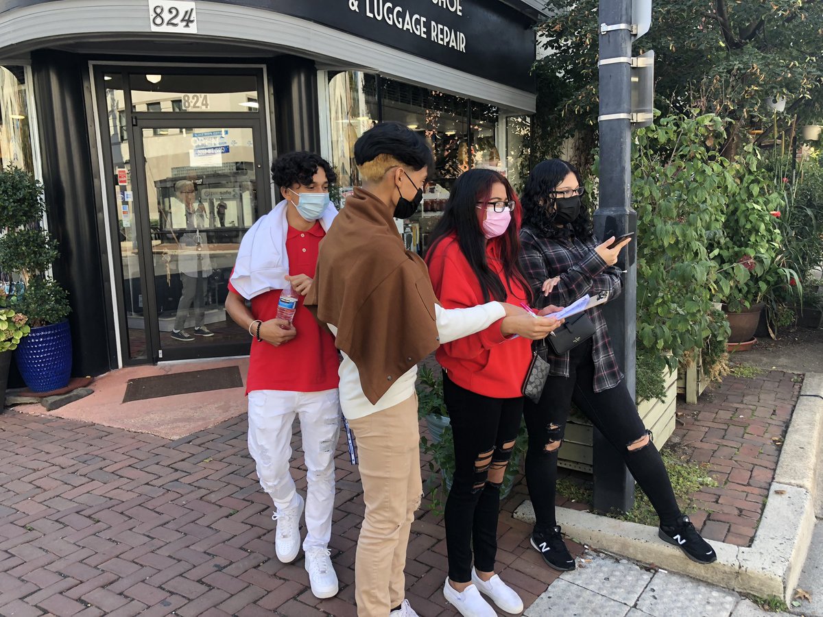 JusticeHS_IB's tweet photo. #IB Geography students collecting data in Old Town Alexandria! Land use and population studies! @JohnLewisHSFCPS @Yikes_its_Sikes @FCPSR3 https://t.co/R0JvlvJKh1