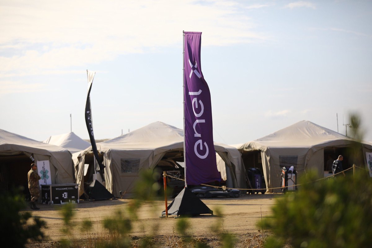 EnelBusiness's tweet photo. Siamo carichi per il via ufficiale all’#EnelX Island X Prix, un progetto importante per la nostra azienda. Il nostro Head of eMotorsport M. Cecchini ci racconta perché siamo ancora una volta in prima “fila”: mobilità elettrica verso nuovi traguardi. #XforSpeed #ExtremeE https://t.co/6pIl6WWYmi
