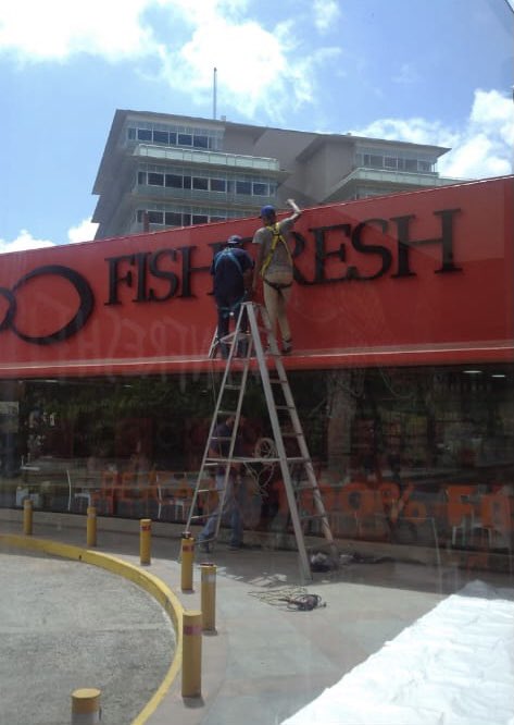 FreshFishDeli's tweet photo. Solo tenían un trabajo... https://t.co/9vPpgBKyWI