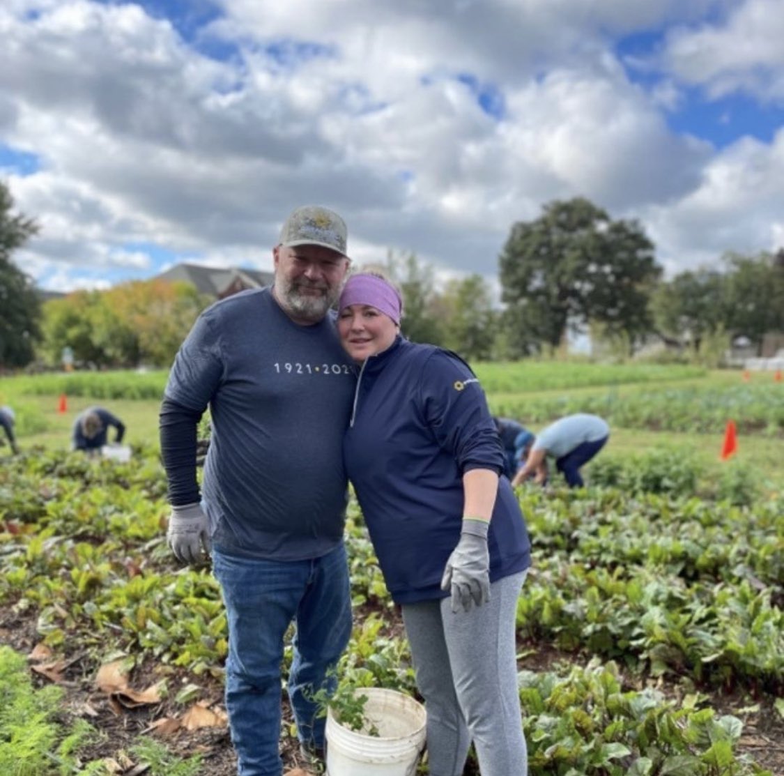 onealsteel's tweet photo. The O'Neal Steel Birmingham district Sales and Operations team recently stopped by Jones Valley Teaching Farm to volunteer and help prepare the grounds for an upcoming event.
#weareonealsteel #wearestewardship https://t.co/yxujPLiUUt
