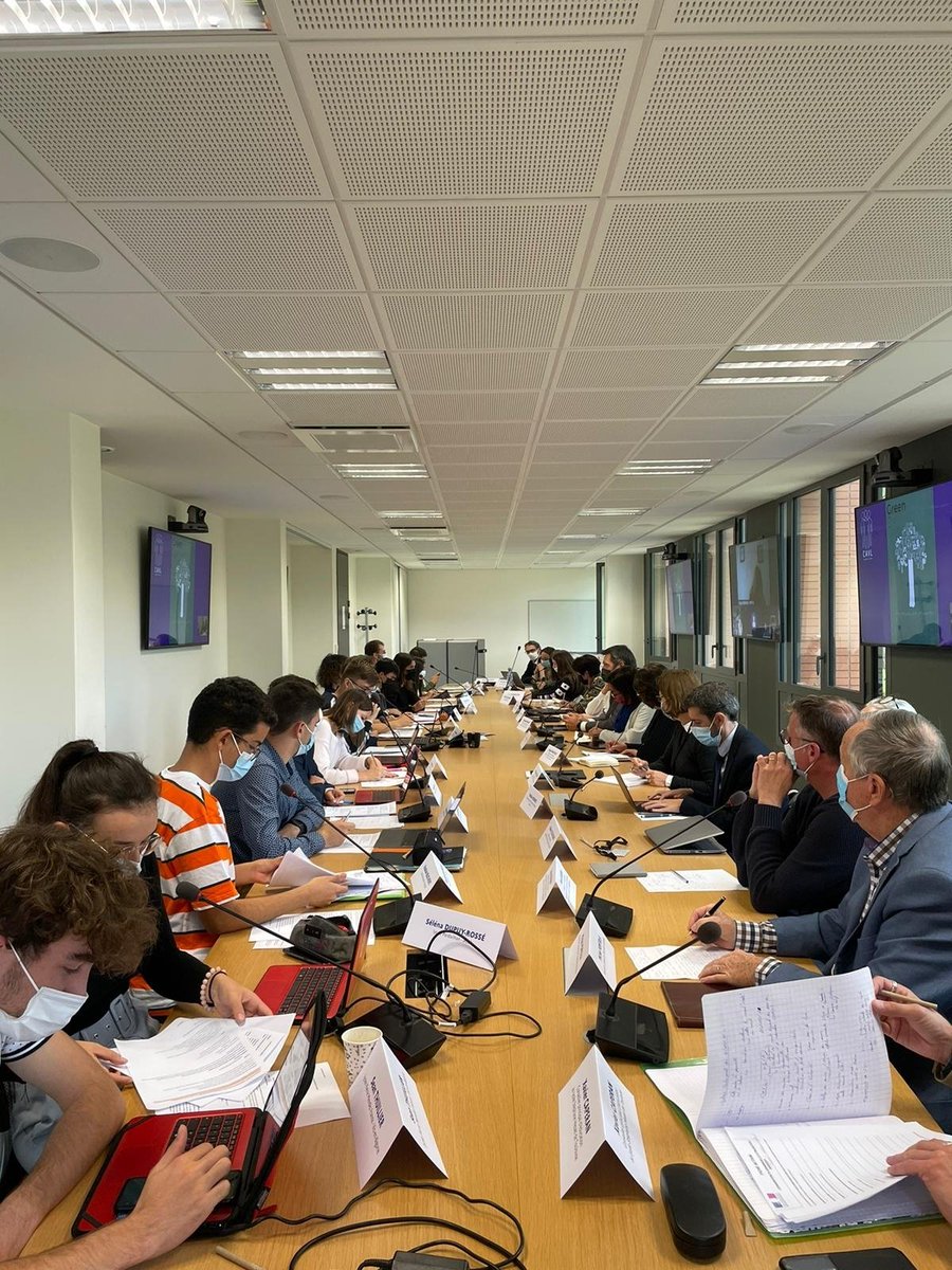 CAVL_Toulouse's tweet photo. 1ère réunion du #cavl 2021-2022 | 
✔Partage des attentes des #cvl
✔Echanges stimulants autour des axes de travail : lutte contre le harcèlement, égalité des #genres, éco-citoyenneté🌿&amp; pratique #citoyenne.
✔Reconnaissance de l'#engagement et conseils des membres adultes. https://t.co/shefG5Ebvq