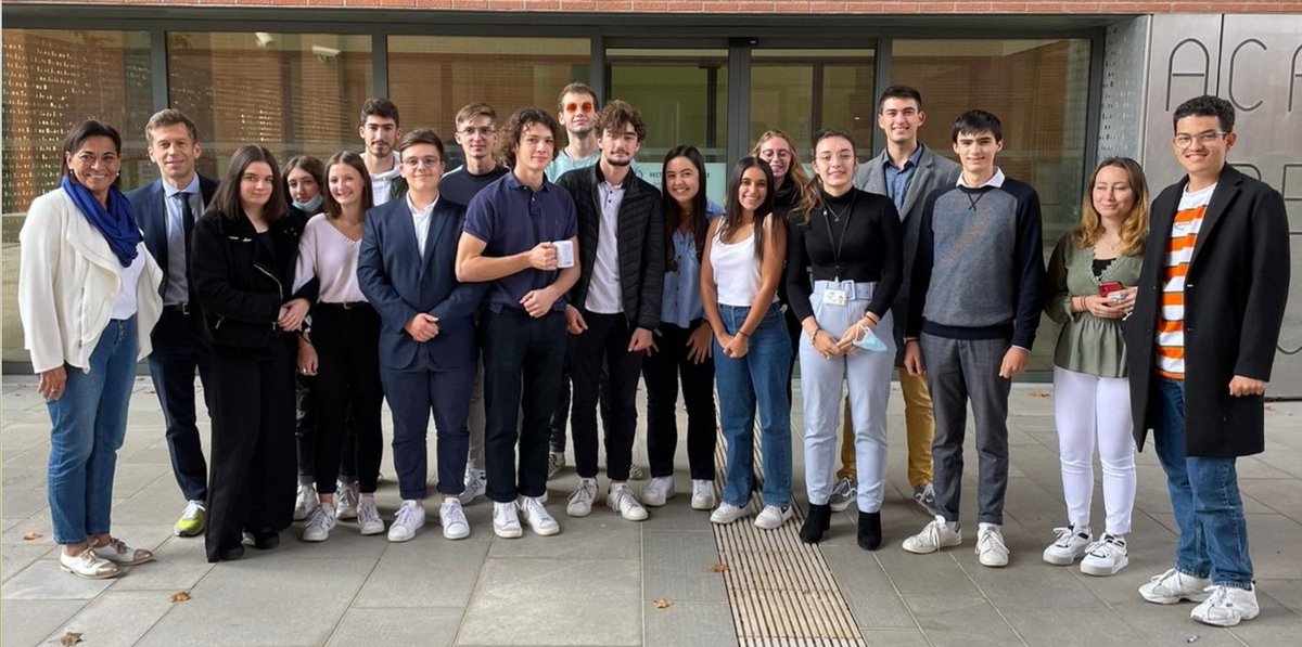 CAVL_Toulouse's tweet photo. 1ère réunion du #cavl 2021-2022 | 
✔Partage des attentes des #cvl
✔Echanges stimulants autour des axes de travail : lutte contre le harcèlement, égalité des #genres, éco-citoyenneté🌿&amp; pratique #citoyenne.
✔Reconnaissance de l'#engagement et conseils des membres adultes. https://t.co/shefG5Ebvq
