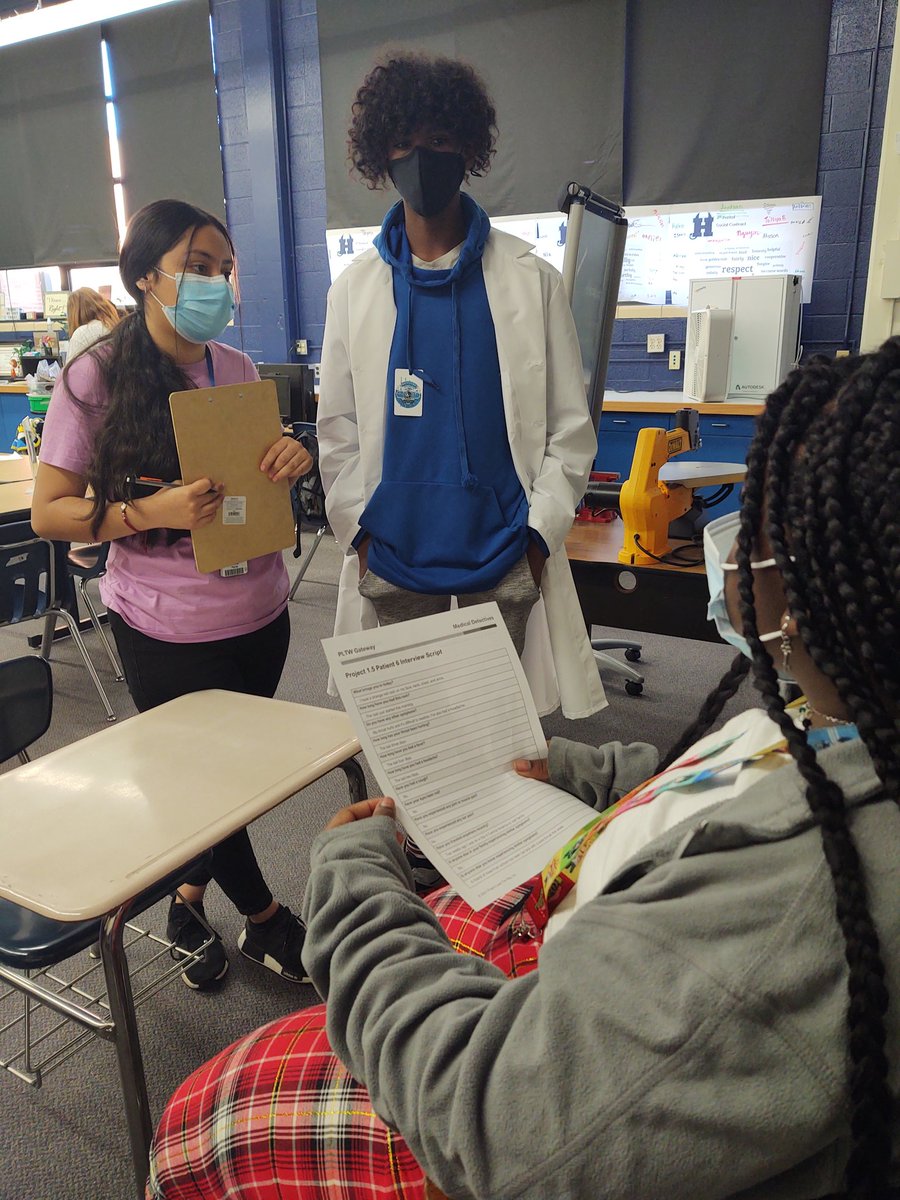 hadleypltw's tweet image. 8th grade MD students practicing interviewing their patients with questions they developed. Now trying to diagnose their patients based off of the information they learned! #KSPLTW #HadleyRocks #WPSIgnitelearning