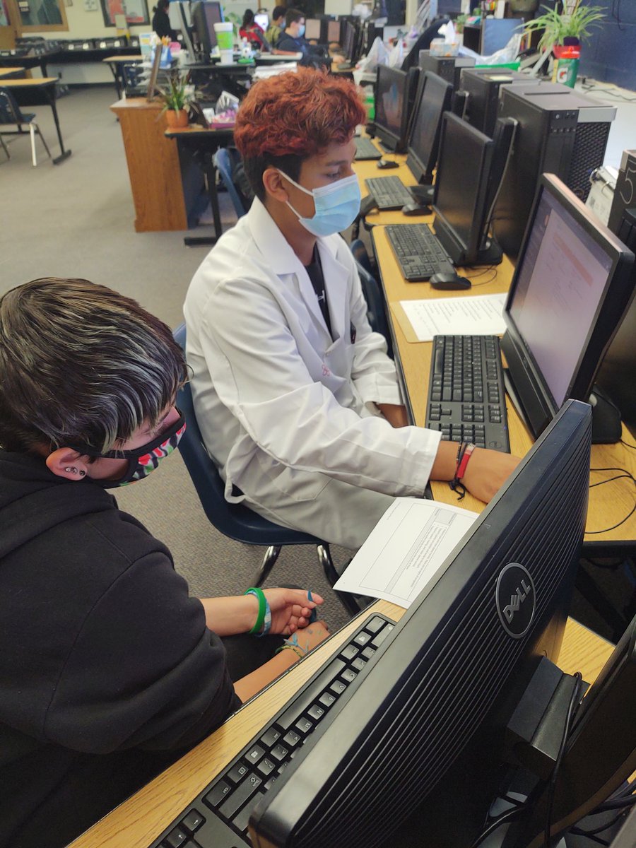 hadleypltw's tweet image. 8th grade MD students practicing interviewing their patients with questions they developed. Now trying to diagnose their patients based off of the information they learned! #KSPLTW #HadleyRocks #WPSIgnitelearning