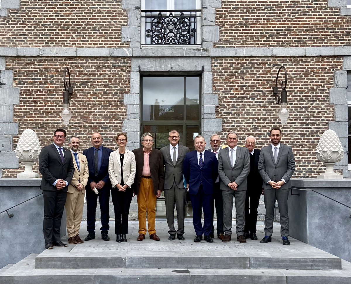DavidDannevoye's tweet photo. À mon initiative rencontre entre le @GouverneurNamur la @VilledeNamur et le @Prefet08 et la #CCARM pour travailler sur l’avenir commun de nos deux #territoires et échanges sur des dossiers structurants essentiels #Santé #Tourisme #eau #enseignement @ConsulFranceBel @FR_Consulaire https://t.co/fPWyCekJC9