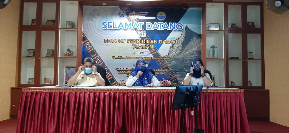 BPP1_CKP_JKR's tweet photo. Lawatan dan pemeriksaan pihak HOPT BPP1, CKP bersama HODT, PPD Tuaran dan JPN Sabah ke tapak cadangan bangunan gantian penuh SK Gayang, Tuaran, Sabah.
@JKRMalaysia 
@CKP_JKR https://t.co/2v9TgVqSkH
