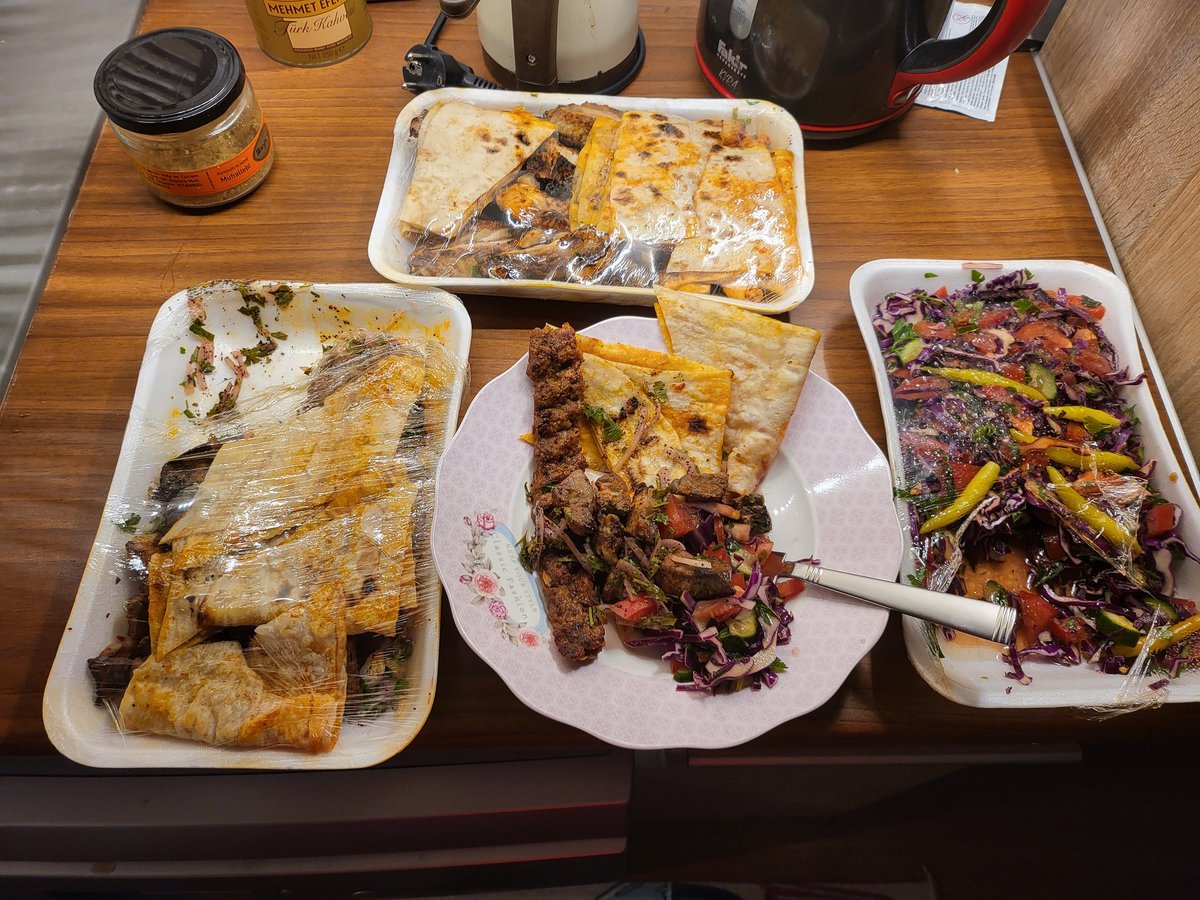 PhilakoneCrypto's tweet photo. TURKEY COK SEVIYORUM! Time for a break with a very small appetizer. https://t.co/sveNxPsEKV