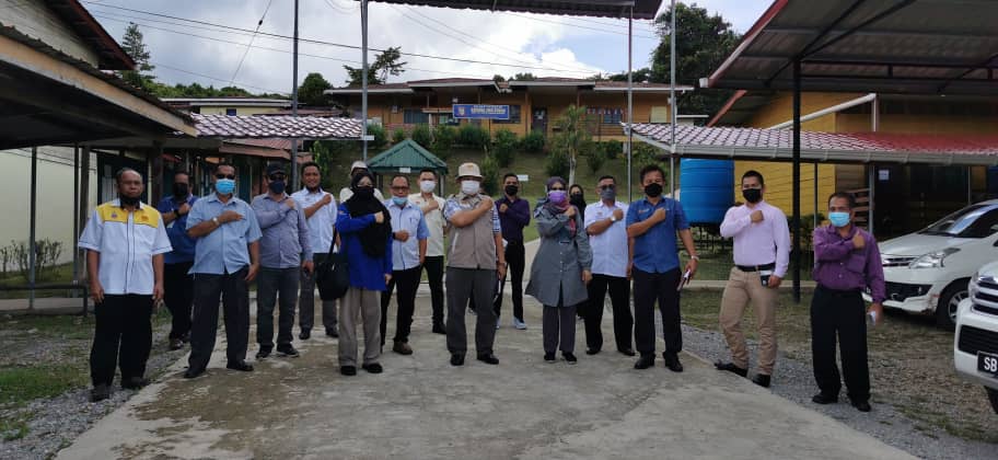 BPP1_CKP_JKR's tweet photo. Lawatan dan pemeriksaan pihak HOPT BPP1, CKP bersama HODT dan JPN Sabah ke tapak cadangan SMK Sukau, Kinabatangan, Sabah.
@JKRMalaysia 
@CKP_JKR https://t.co/JJAPTbqmkS