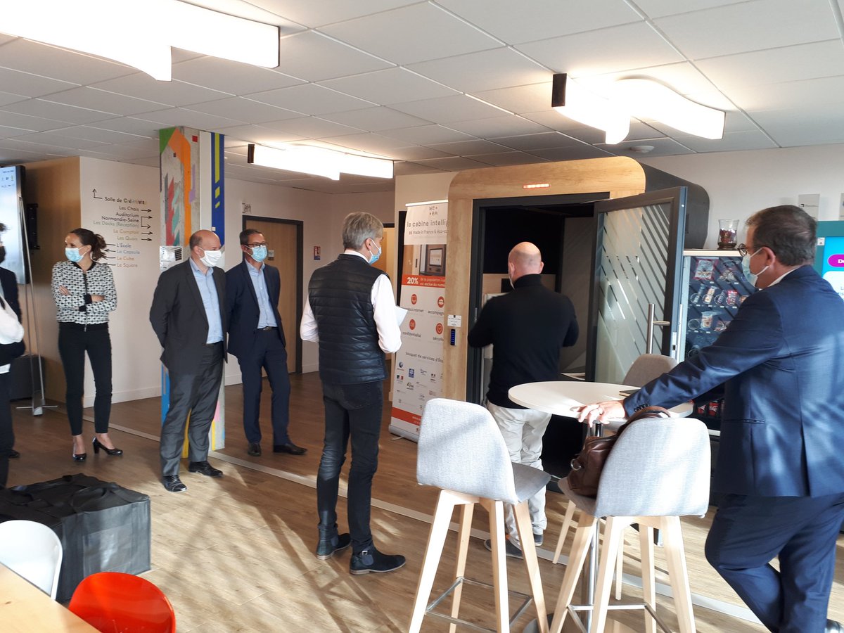 VillageCA_Rouen's tweet image. Merci au Professeur Vera du @CentreBecquerel de sa visite au @VillageCA_Rouen et des échanges constructifs avec les start-up du village et @CANSeine . #innovation
