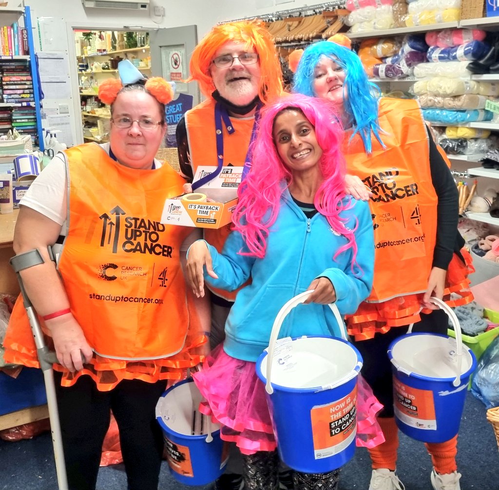 CrukChesterFG's tweet photo. Our staff and amazing #volunteers are out collecting for #SU2C today in #Chester I think you will be able to spot them 😀 a touch of brightness on this rainy day @MellorCDE @SU2CUK @ChesterBID @CRUKShops @chestertweetsuk @SU2C @CR_UK https://t.co/nv0clnNhWo