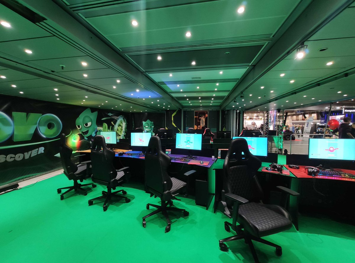 On board the #TrovoTruck at PGA! #TrovoxPGA