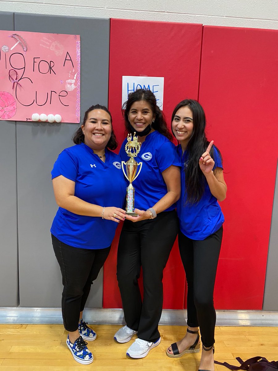 LadyYearling's tweet photo. CONGRATS TO OUR 8TH GRADE A TEAM FOR TAKING HOME THE WIN!! DIVISION II CHAMPS ๐๐๐ฎ๐ We are so proud of all of your hard work this season!!! #yearlingpride #goladyyearlings @NeisdAthletics @GarnerYearlings @YearlingPride @MacBrahmaVB https://t.co/GhwApEiRKo