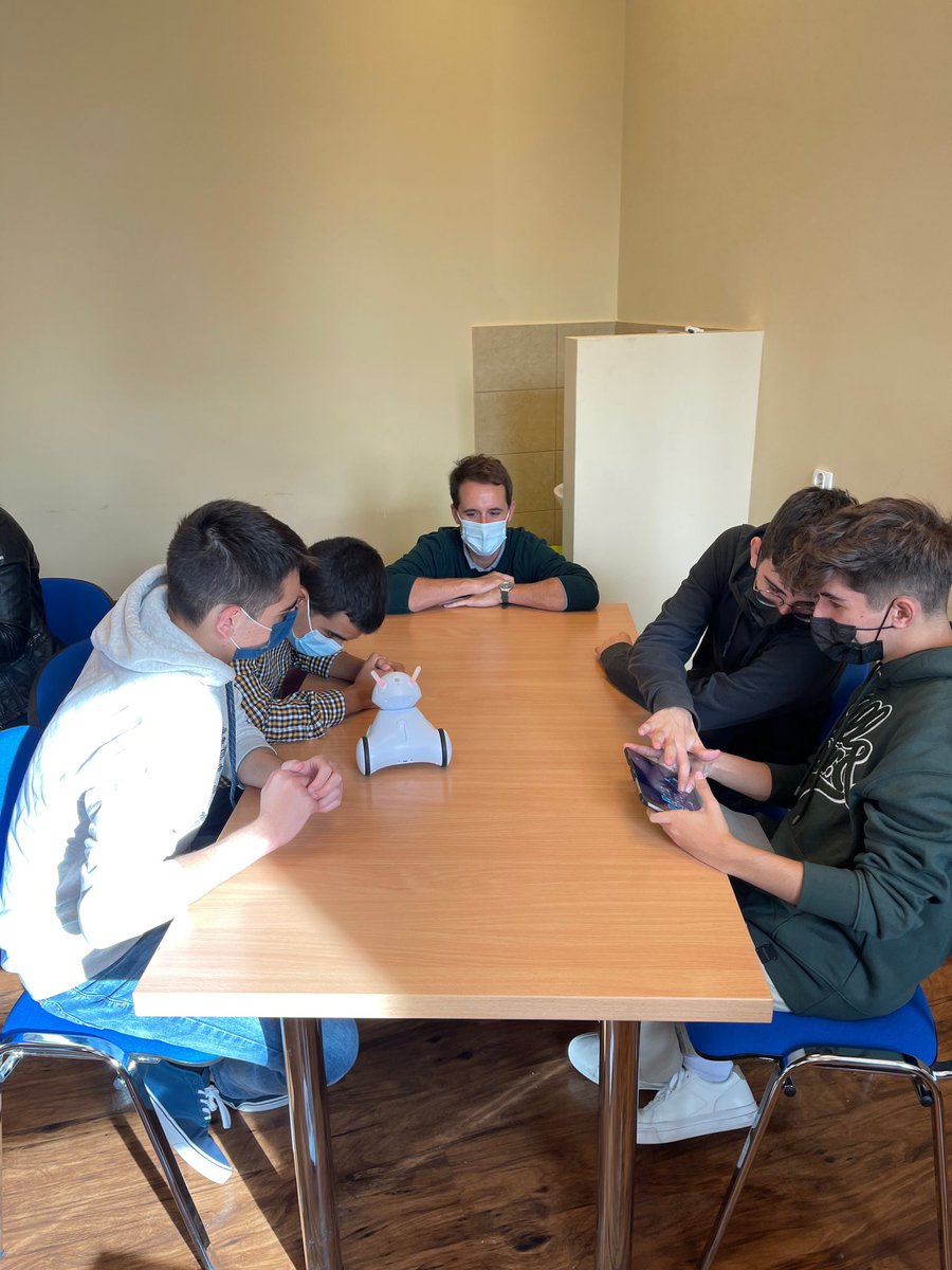 🇪🇺Nuestros alumnos en la movilidad del <a href="/ErasmusPlus_pro/">International education projects</a> <a href="/EUErasmusPlus/">Erasmus+</a> <a href="/OSJErasmus/">Our Scientific Journey 🇪🇺</a> realizaron el miércoles Talleres de robótica y mecánica en la Politécnica de Czestochowa en Polonia 🇵🇱 

#SomosEducación #masqueaulas