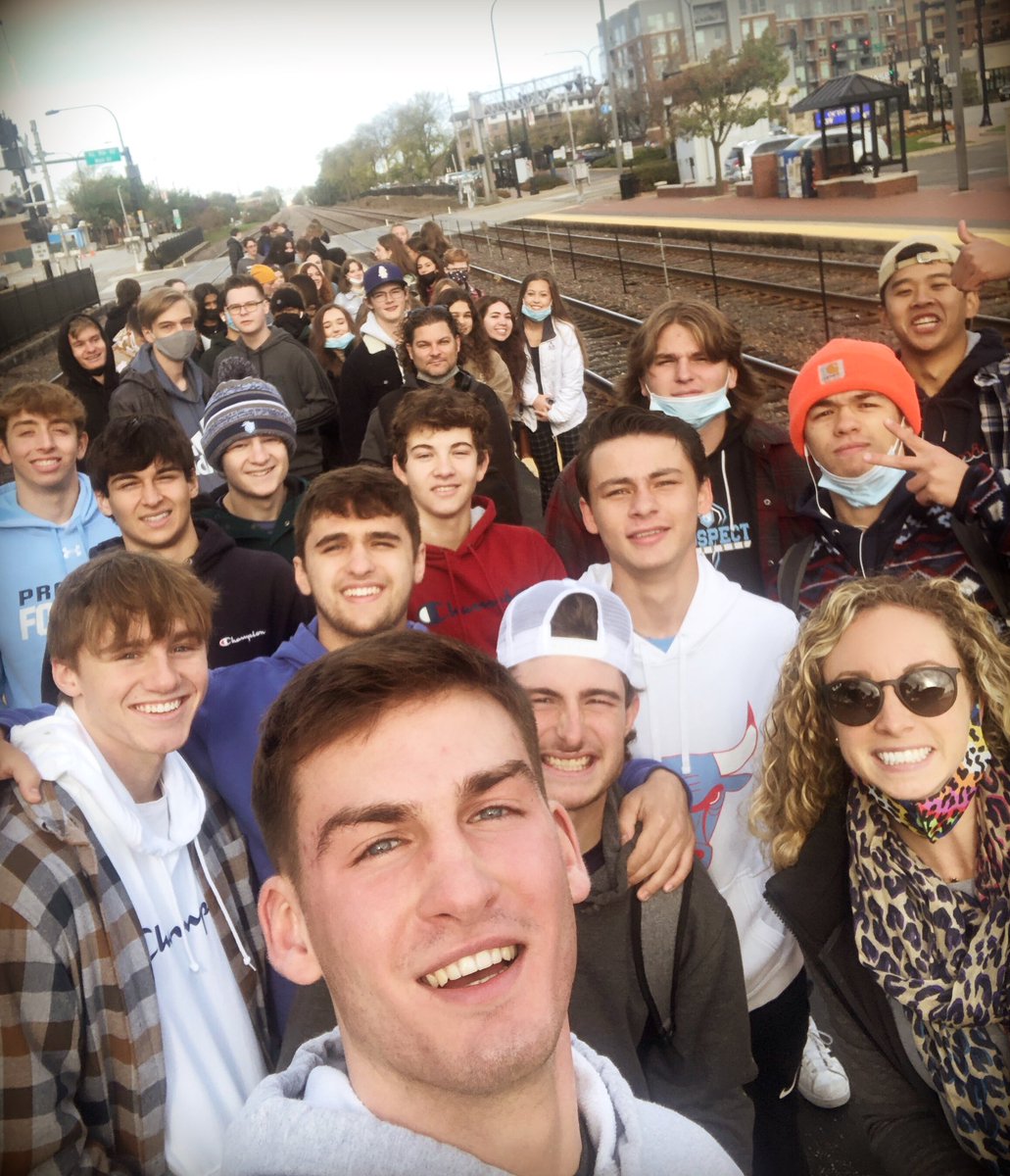 HUMANITIESofPHS's tweet photo. The @HUMANITIESofPHS classes are back in action! Heading to the city to see the beautiful architecture. https://t.co/se4BisJA2h