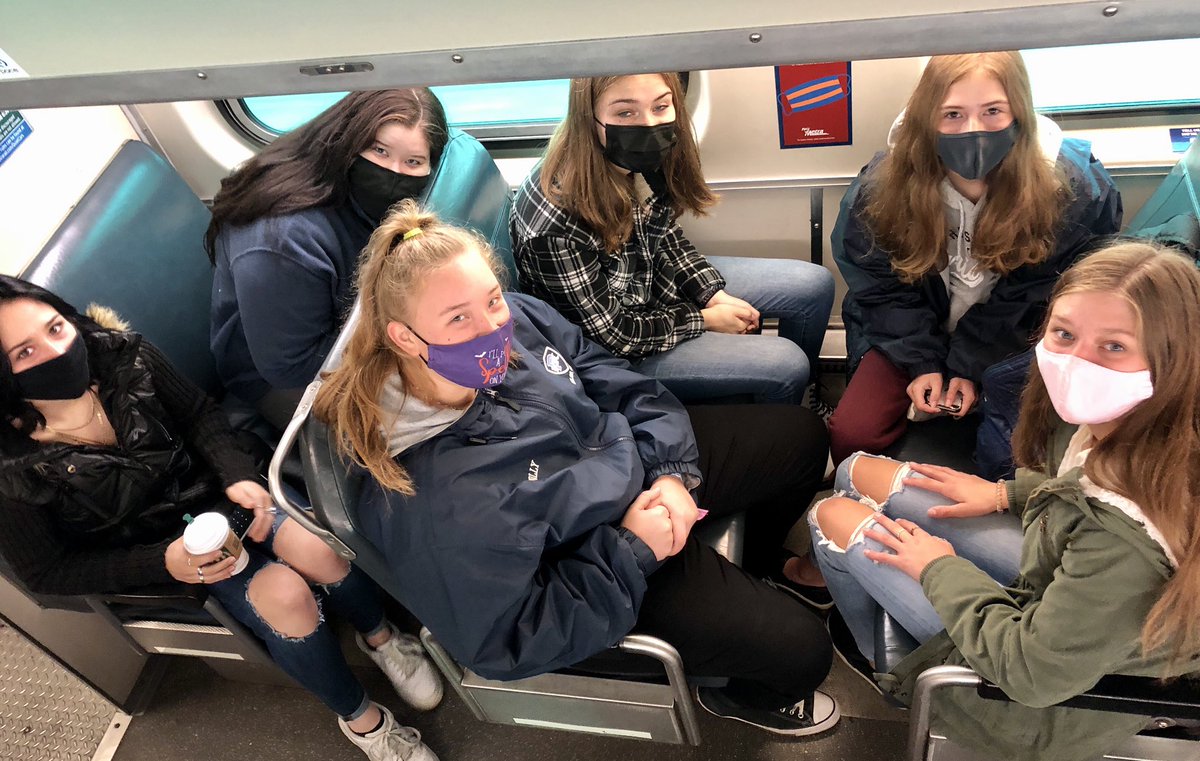 HUMANITIESofPHS's tweet photo. The @HUMANITIESofPHS classes are back in action! Heading to the city to see the beautiful architecture. https://t.co/se4BisJA2h