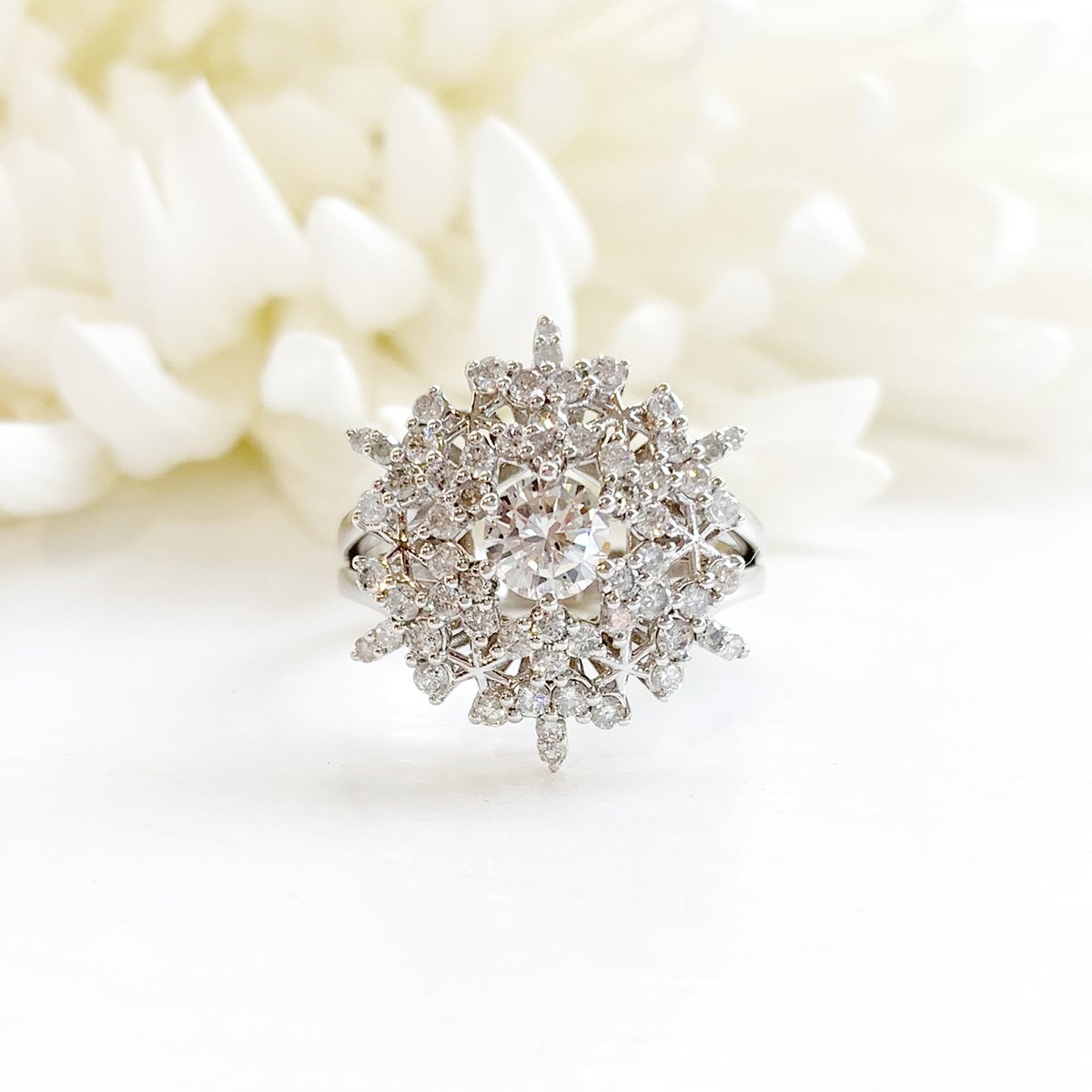 DanasGoldsmith's tweet photo. No two snowflakes are alike.  Unique, just like this stunning redesign using her engagement ring, wedding band and anniversary ring to celebrate their 10th Anniversary.  Let us tell YOUR story.

#designsatdanas #customdesign #customjewellery https://t.co/0RJ6lr7quy