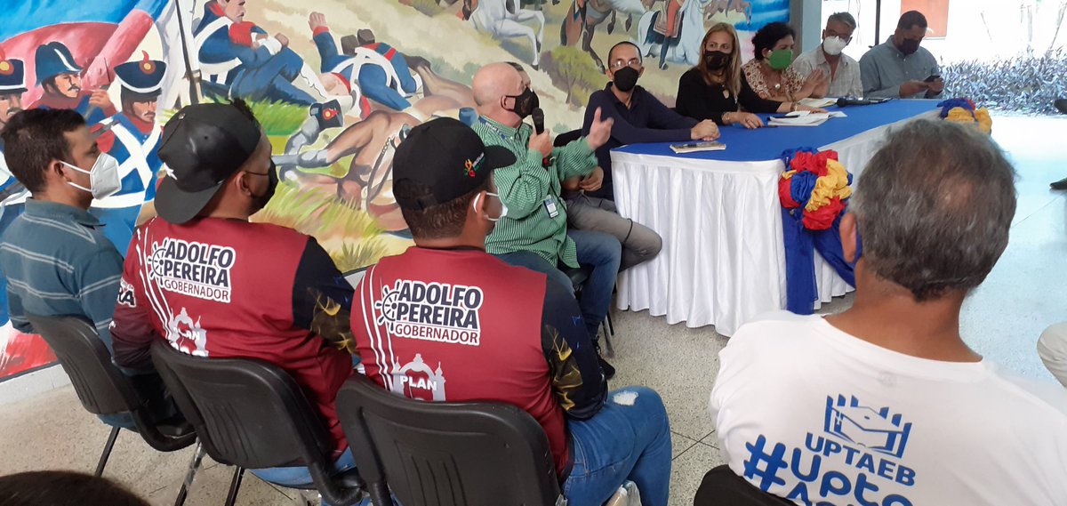 cantourgente's tweet photo. "Tenemos dos muy buenos candidatos en #Iribarren y en #Lara que fueron electos por el pueblo para profundizar los cambios que el proceso requiere"

Politólogo Gerardo González en el Encuentro de Profesionales en la Universidad con nombre de poeta #UPTAEB 

#LaraTieneConQué https://t.co/69ocs2GBTN