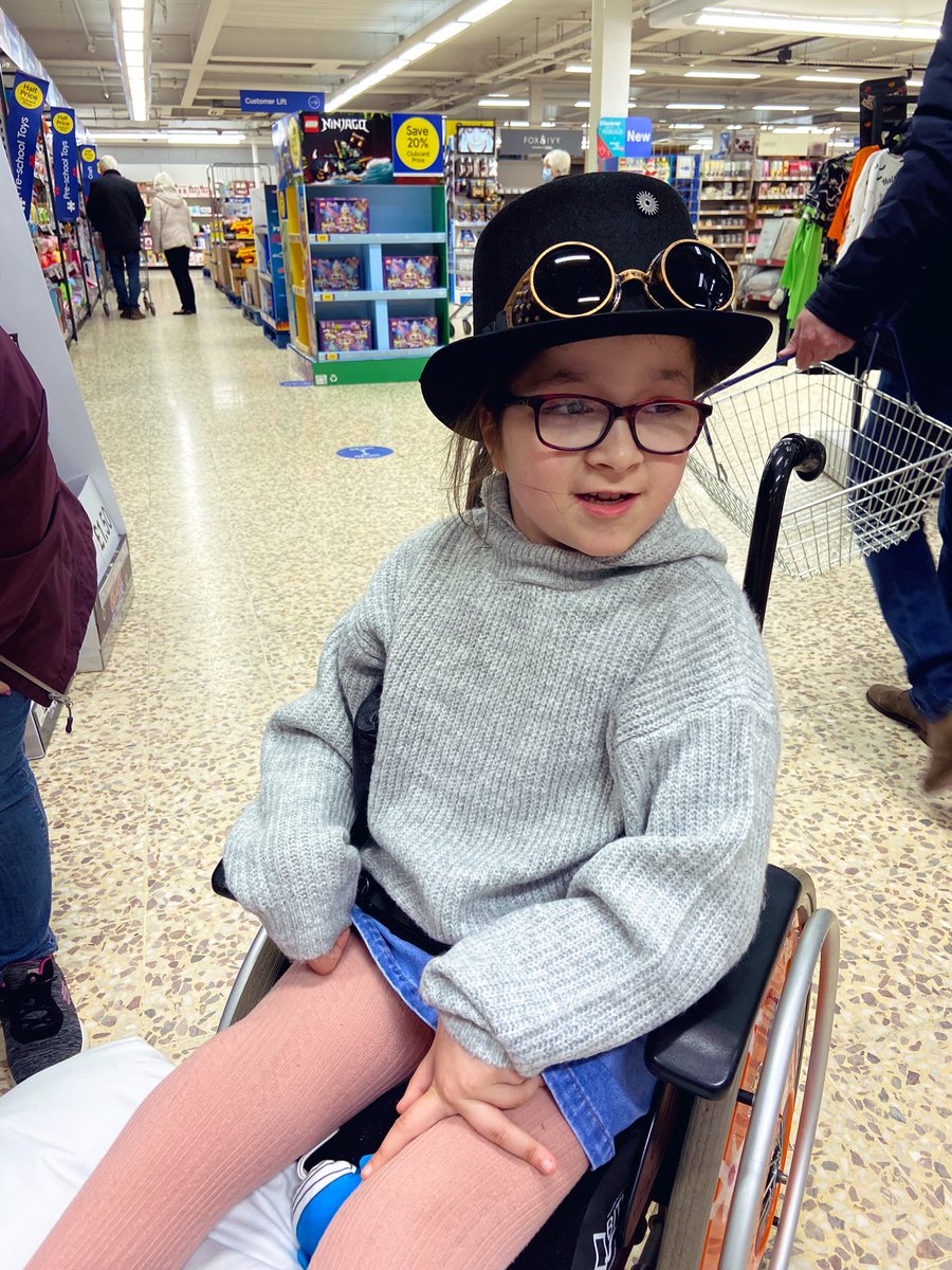 chillibean2018's tweet photo. Little Miss SteamPunk lol #Tesco #Halloween21 #HelpLeonieWalk

Please donate : https://t.co/4prEQKVSri https://t.co/dML7Ldve4H