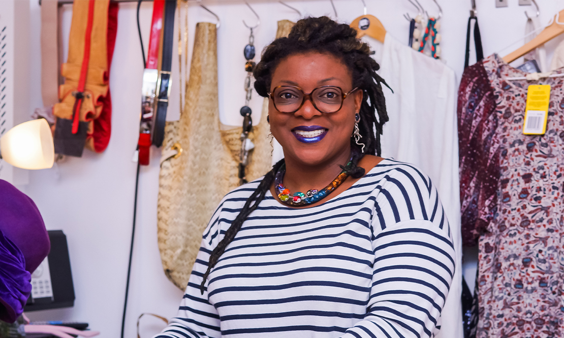 CCI_75's tweet photo. [PORTRAIT] "Roussotto Vintage et Custom est un éco-concept store #vintage et unique situé dans le 11e arrondissement de #Paris11 ." Léa Eliane Ngo Dibong, la fondatrice, bénéficie de l'accompagnement #PRRE pour commerces fragilisés 👗 
👉https://t.co/HEfrgW0oHP
@CCI_Paris_IdF https://t.co/y5TfyhFJa3