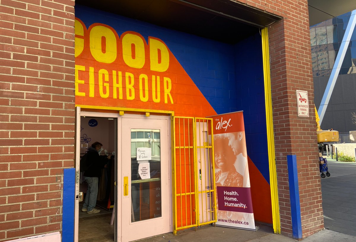 We are so excited about our newest partnership with @goodneighbouryyc! Our Street Team will be hanging out every Thursday to provide mental health and addiction support and harm reduction supplies to folks visiting this incredible, volunteer-run, pay-what-you-can thrift store!