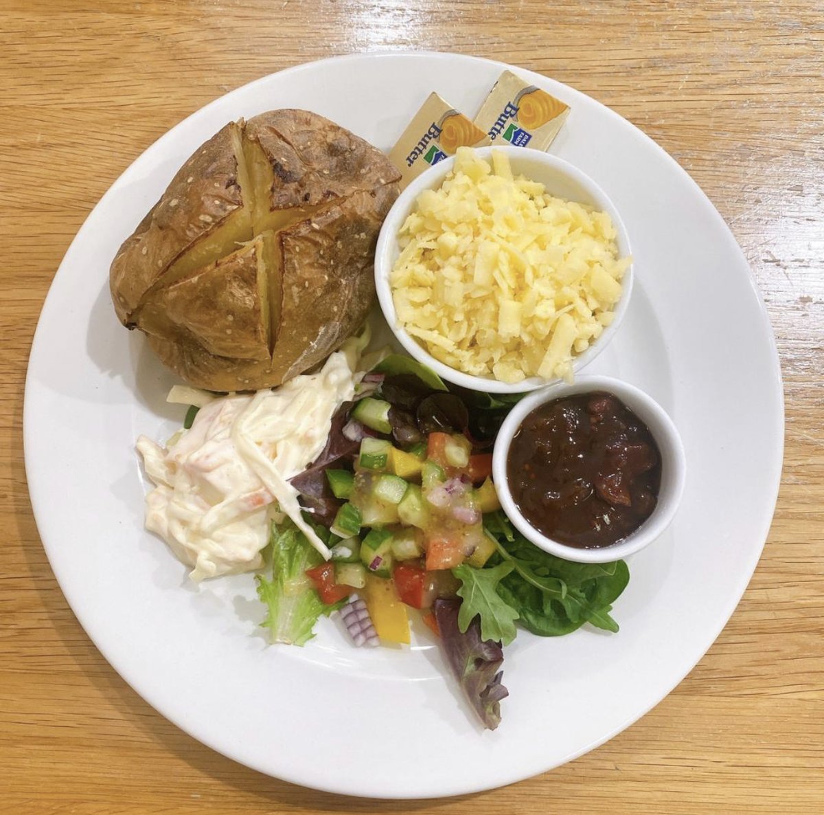 CafeArtysans's tweet photo. Say cheese, itโs a classic! ๐ธ
Our crispy baked potato with cheese and chutney is an ideal Friday lunch choice!
#Highlandcafe #Invernesscafe #morethanacafe #socialenterprisecafe https://t.co/FZDvYCtePD