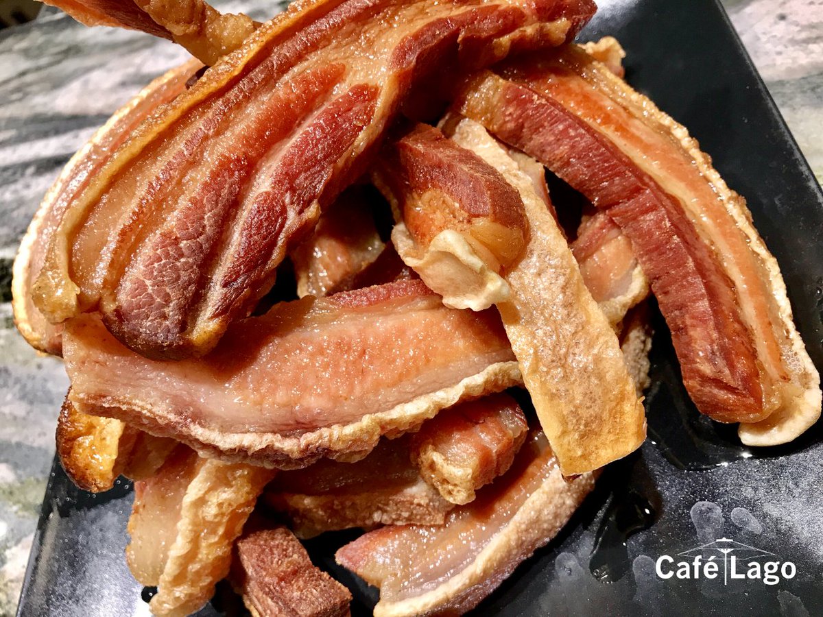 cafelagobilbao's tweet photo. ¿Y si hoy le hincas el diente a un buen #torrezno? 🦷 🥓
Los mejores #TorreznosSoria, preparados con su recetita original, ¡aquí en #CaféLagoBilbao! 👩🏼🍳
¿Te atreves? 😉 ¡Que viva el #TorreznoPower! 💪🏼
📍 Calle Correo 13, Casco Viejo - Bilbao
#pintxos #CascoViejo #Bilbao https://t.co/937VwfymY2