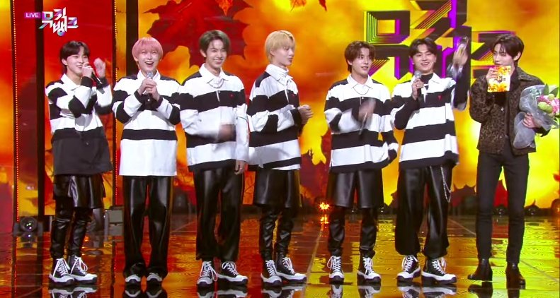 sqshy_wyn's tweet photo. ENHYPEN WON AT THE MUSIC BANK WITH MC SUNGHOON 😭🏆 Congratulations boys we're so proud of you!!

 @ENHYPEN_members 💕
#ENHYPEN
#ENHYPEN6thWin 
#Tamed_Dashed3rdWin https://t.co/3a8Uxgug3w
