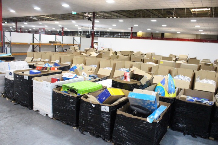 John_Pye's tweet photo. Our South Wales #PalletAuction is now live!

Get DELIVERY of palleted stock which include LG, Toshiba, Reusable face coverings, car accessories and much more...

Bid now 👉 https://t.co/eCokjmnxdt https://t.co/bHXVgK78Du